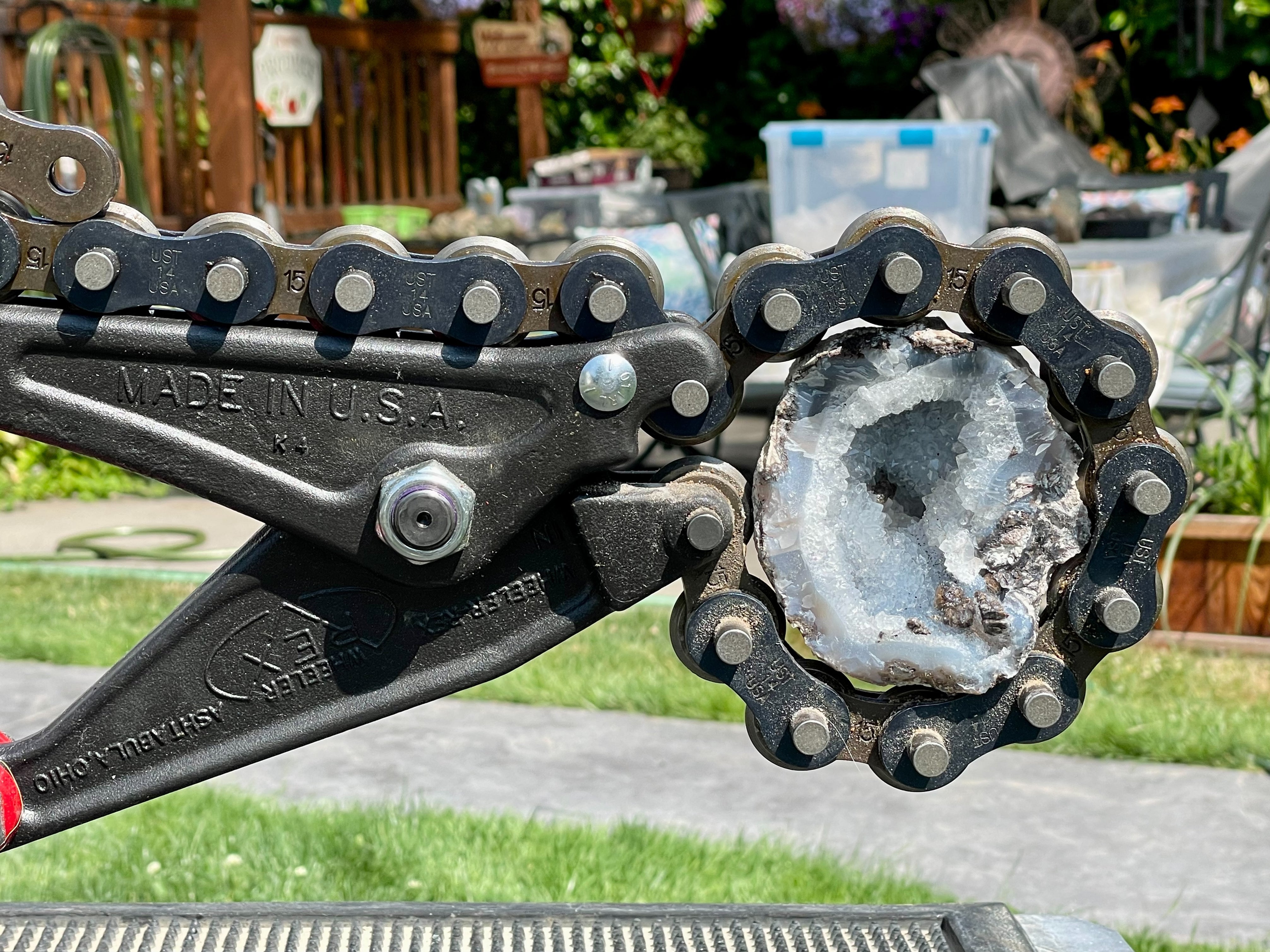 Geode Cresting Geode Cracking– The Rock Pile Lapidary Arts